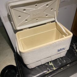 Igloo Marine 25 Cooler 