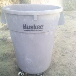 Huskee Garbage Can On Wheels