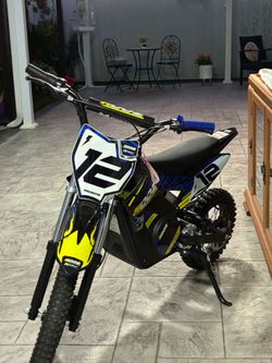 KOOZ HP112E PRO 36V 1000W. And comes with a seat cover that we put on it and it is in good condition.