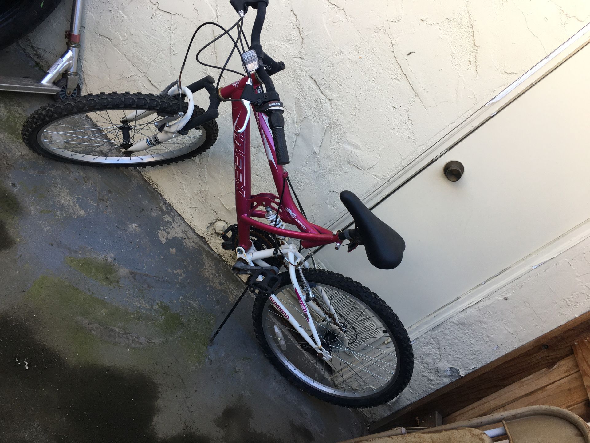 24 in pink and white huffy bike