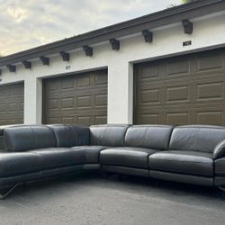 Couch/Sofa Sectional - Like new - Recliners - Delivery Available 🚛