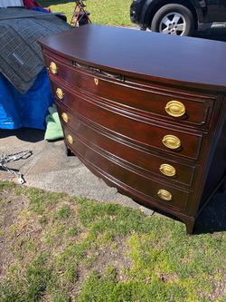 Classic Bowfront mahogany dresser