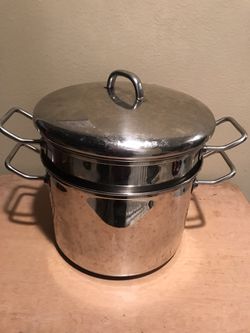 Stainless steel pot with steamer