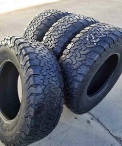 315/70/17 Bfgoodich Ko2 set de tires en buenas condiciones de vida las 4