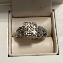 Beautiful diamond white gold engagement ring size 7