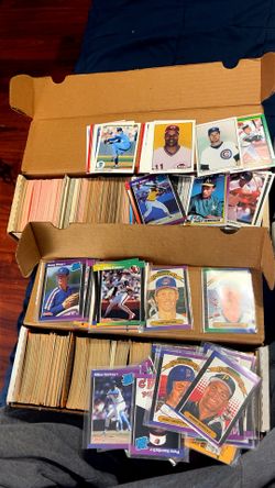 HUNDREDS of Vintage Baseball Cards