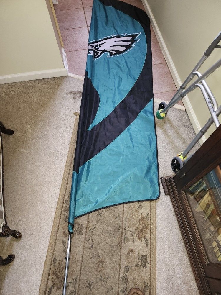 EAGLES 9 FOOT TAĹL EAGLES GREEN FLAG POLE HURRY 6 DAYS AWAY 