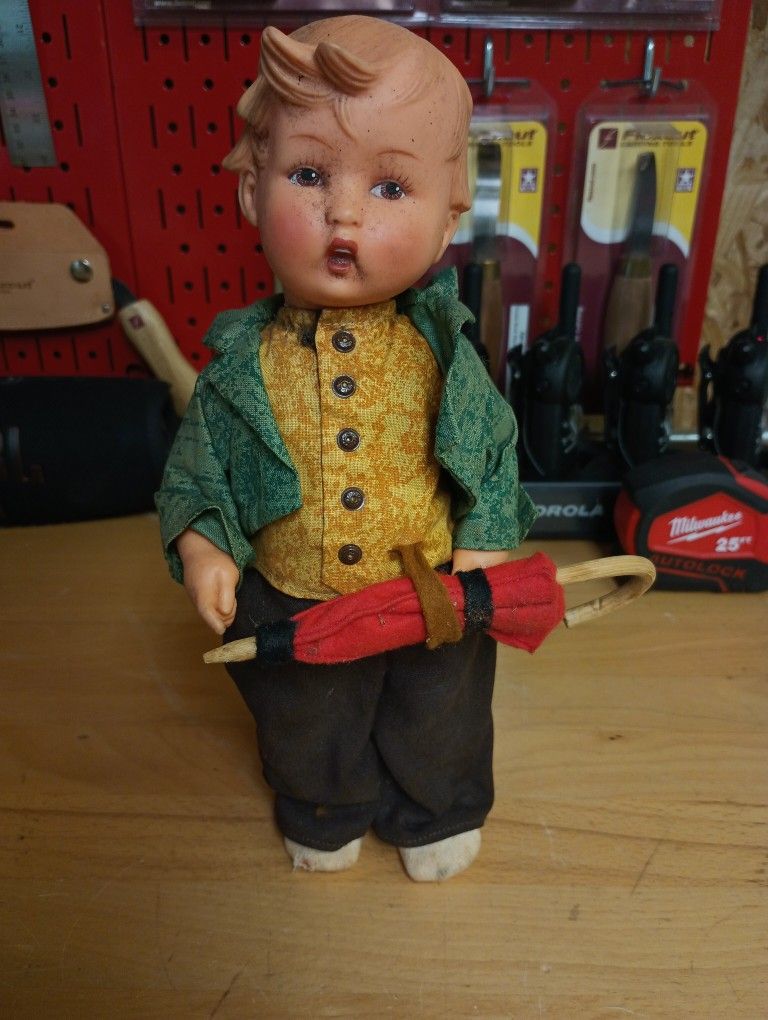 12in Vintage Goebel W.Germany Hummel "The Traveler"