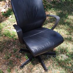 THREE NICE MATCHING ADJUSTABLE LEATHER OFFICE CHAIRS 