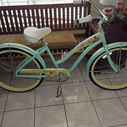 Felt Nectar beach cruiser bicycle