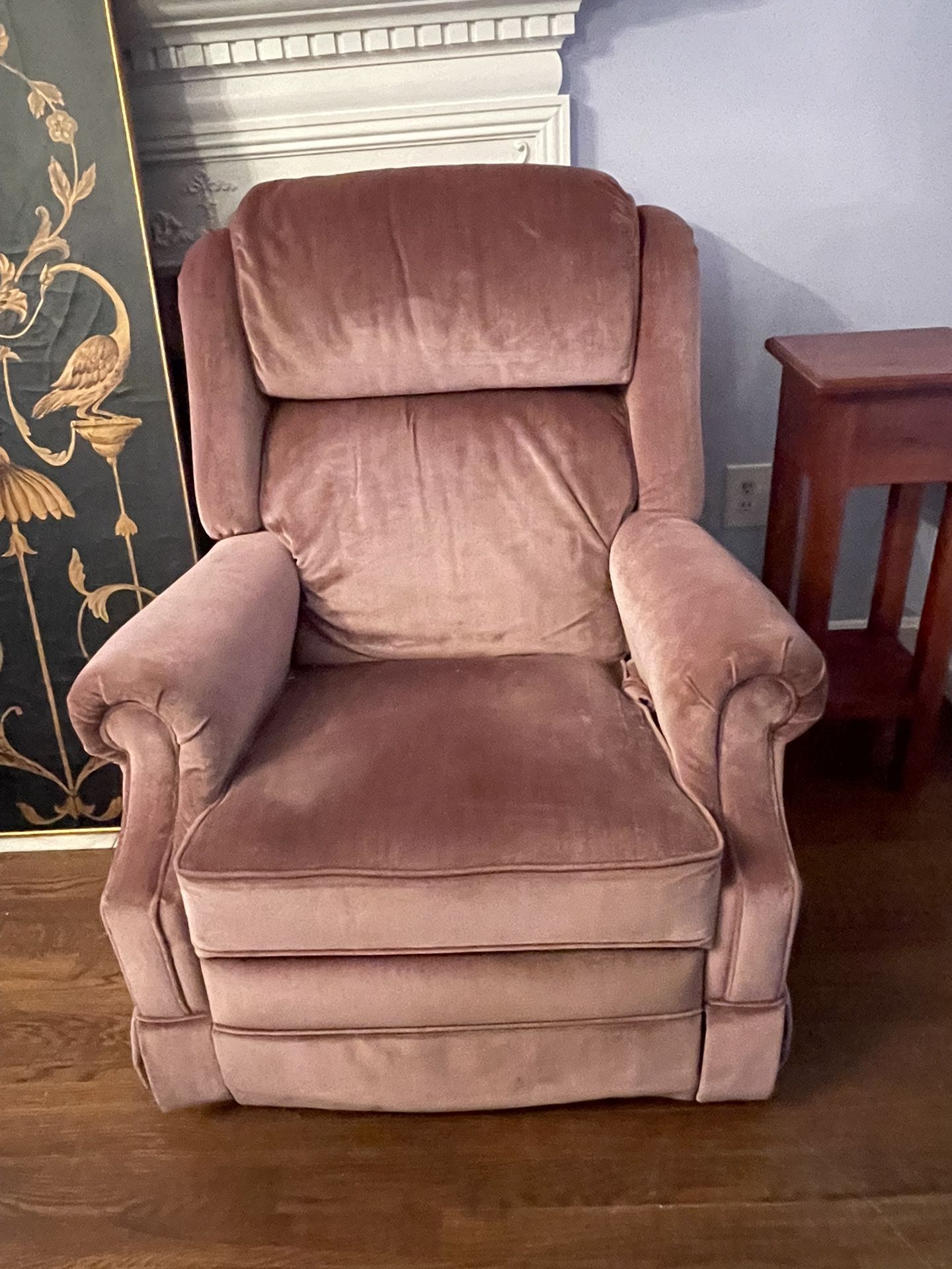 Pink / Rose LAzy Boy Recliner
