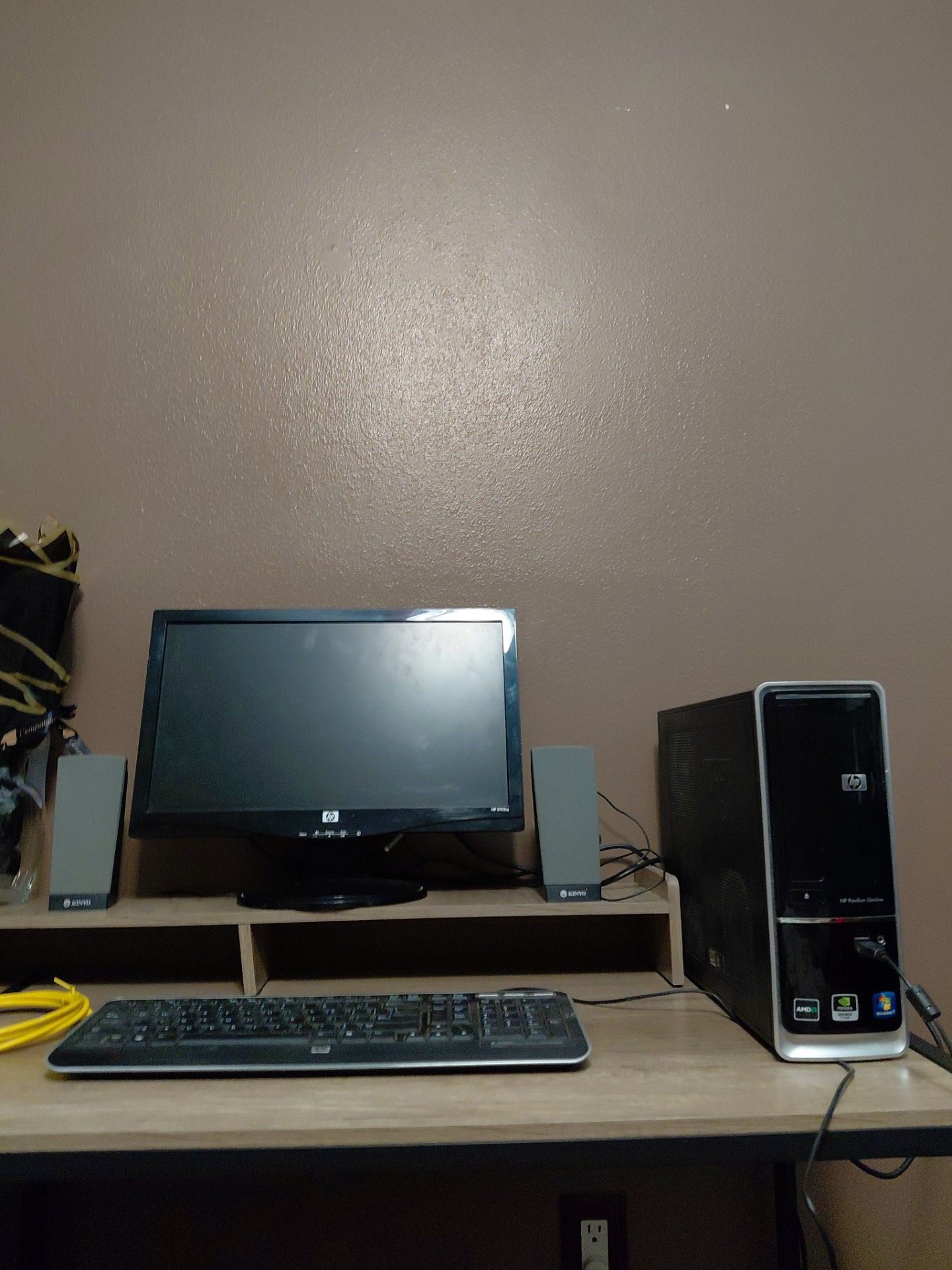 Hp computer with monitor keyboard and speakers