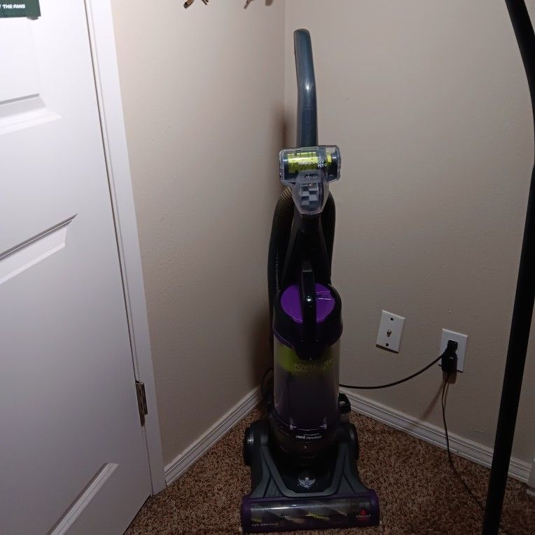 Bissell Power Lifter Swivel Rewind Vacuum Cleaner With 1 Attachment ****See Description