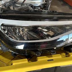 2021-2022 Volkswagen ID4 Headlight Right Passenger Side OEM