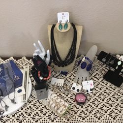 New Jewelry Lot / Lote de Joyas Nuevas. Good for Resale 