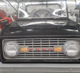 Ford bronco 6-volt kid trax OPEN BOX