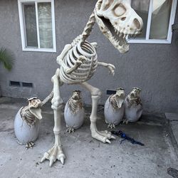 Jurassic, T Rex 7ft with Baby hatchlings. Halloween Decorations