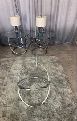 Beautiful and elegant 5-piece living room set!