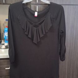 NEW wo,en Black 3/4 Sleeve Top