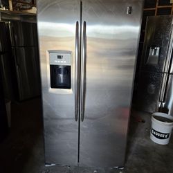 Refrigerator 