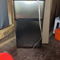 Haier Mini Fridge/Freezer (20x19x33) - WxLxH