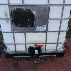 250 Gallon Water Tank 