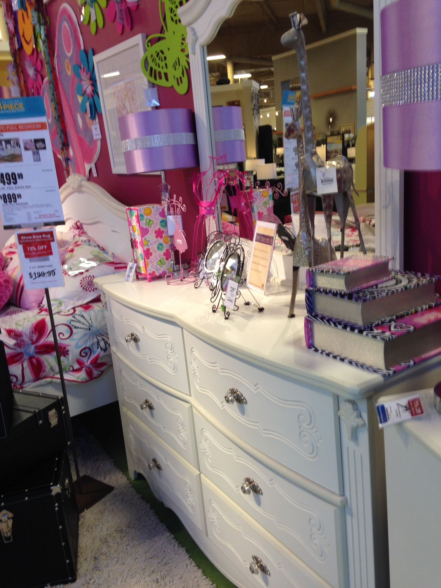 Girls Bedroom Set - Gently used