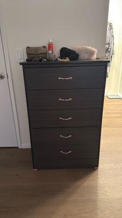 Dresser set