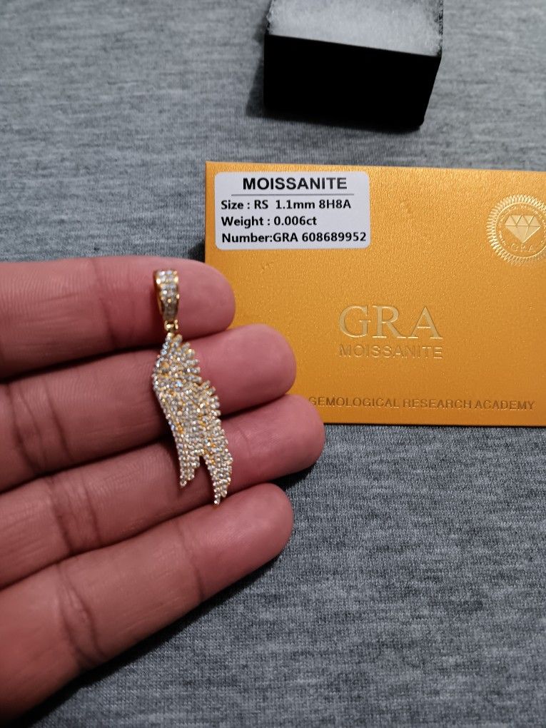 GRA .925 Sterling Silver Gold Plated VVS Moissanite Feather Wing Pendant (Pass Diamond Tester)