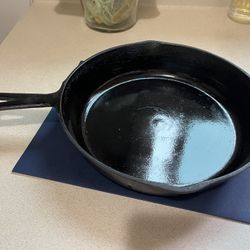 Vintage 10” Cast Iron Skillet Pan Wagner