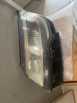 2016-2019 ford explorer left headlight