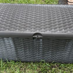 Suncast Outdoor Storage Box 