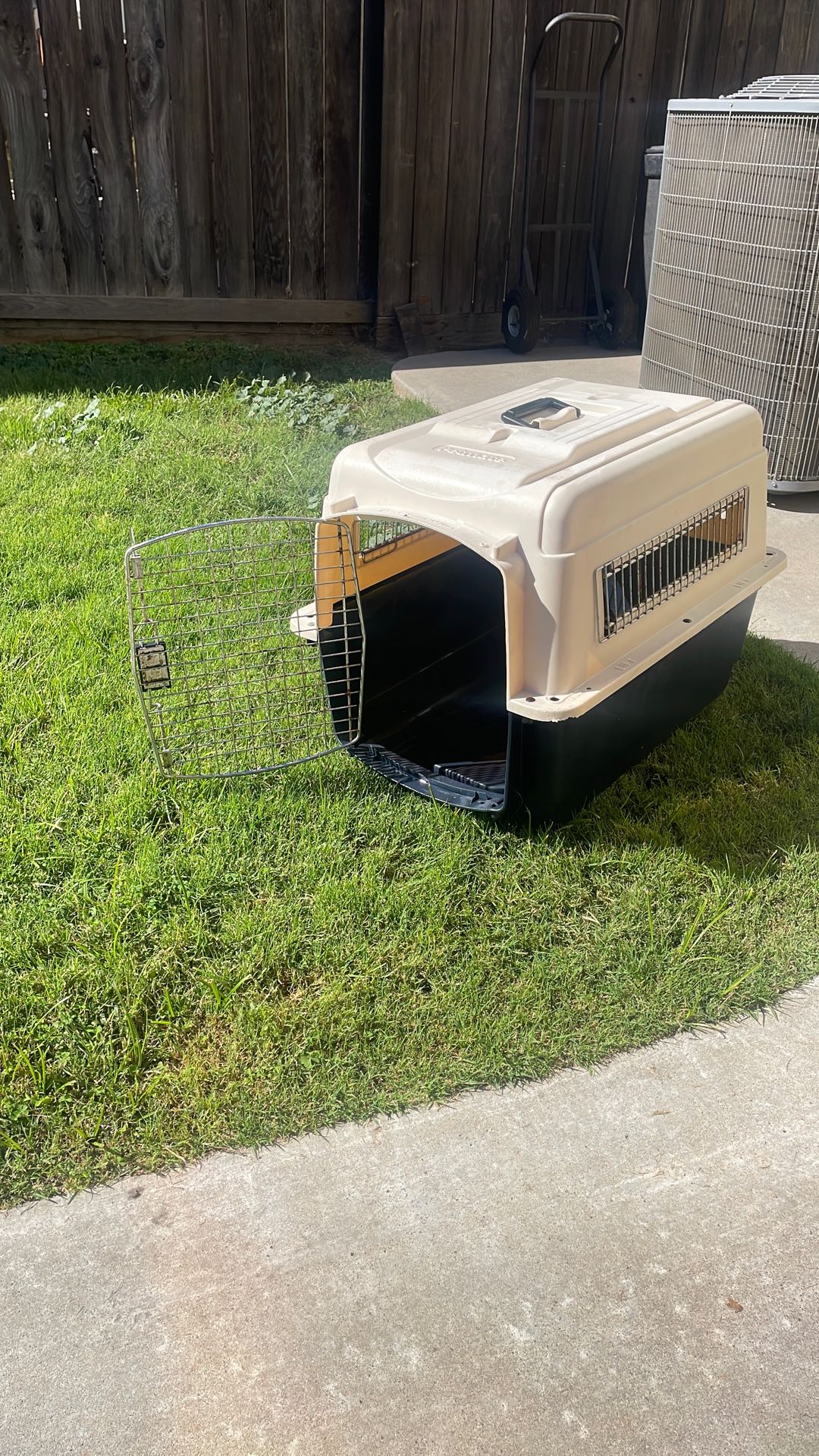 Petmate Dog/ Cat Kennel
