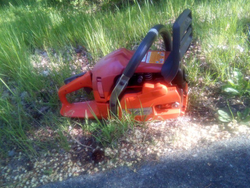 Premium Husqvarna Chainsaw Retails For 400$ I'm Only Asking 100 It Runs Perfect Just Needs A Bar And A Chain