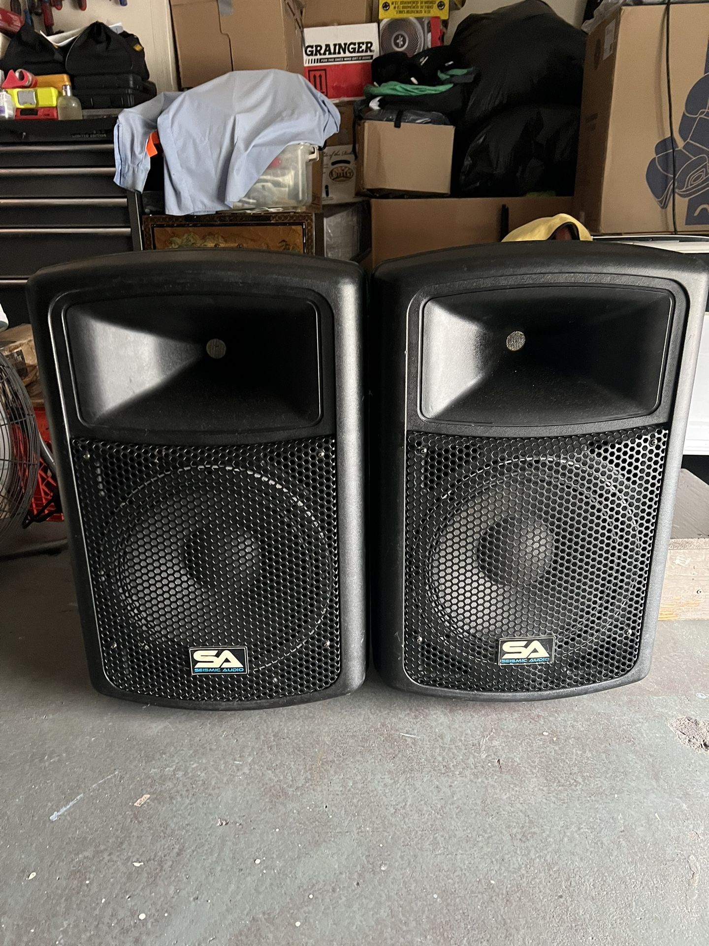 Seismic Audio speakers