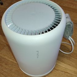 Molekule Air Mini Air Purifier

Uses PECO-HEPA Tri-Power filter technology to capture and destroy pollutants, including viruses, bacteria, mold Etc