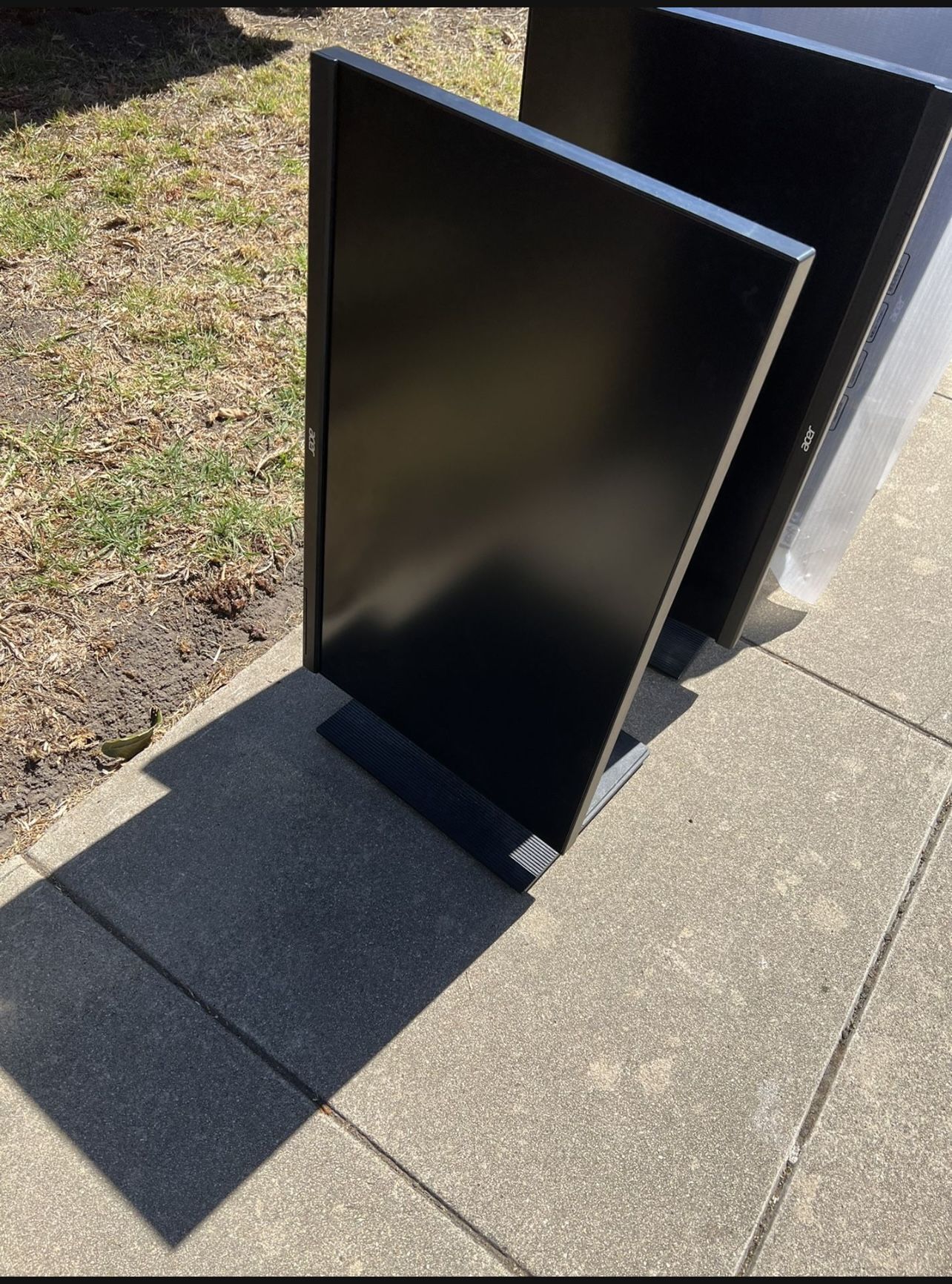 LCD 27” Monitor