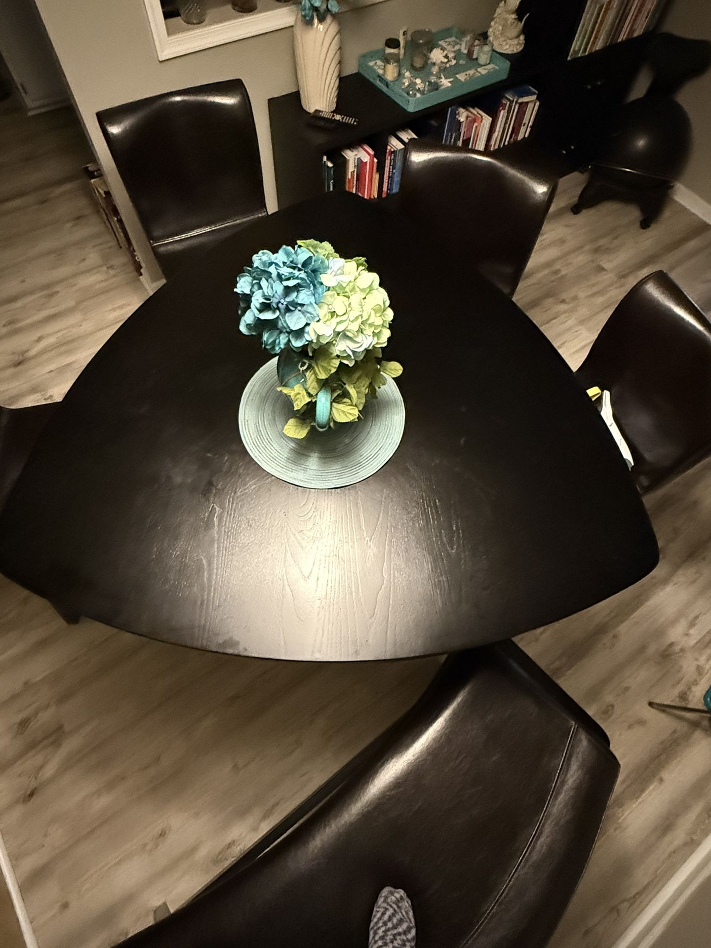 Modern 6-Piece Dining Set – Table + 4 Seats + Bench