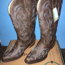 NEW Roper Women’s Western Boots Size 10.5 Brown Embroidered Snip Toe 🔥