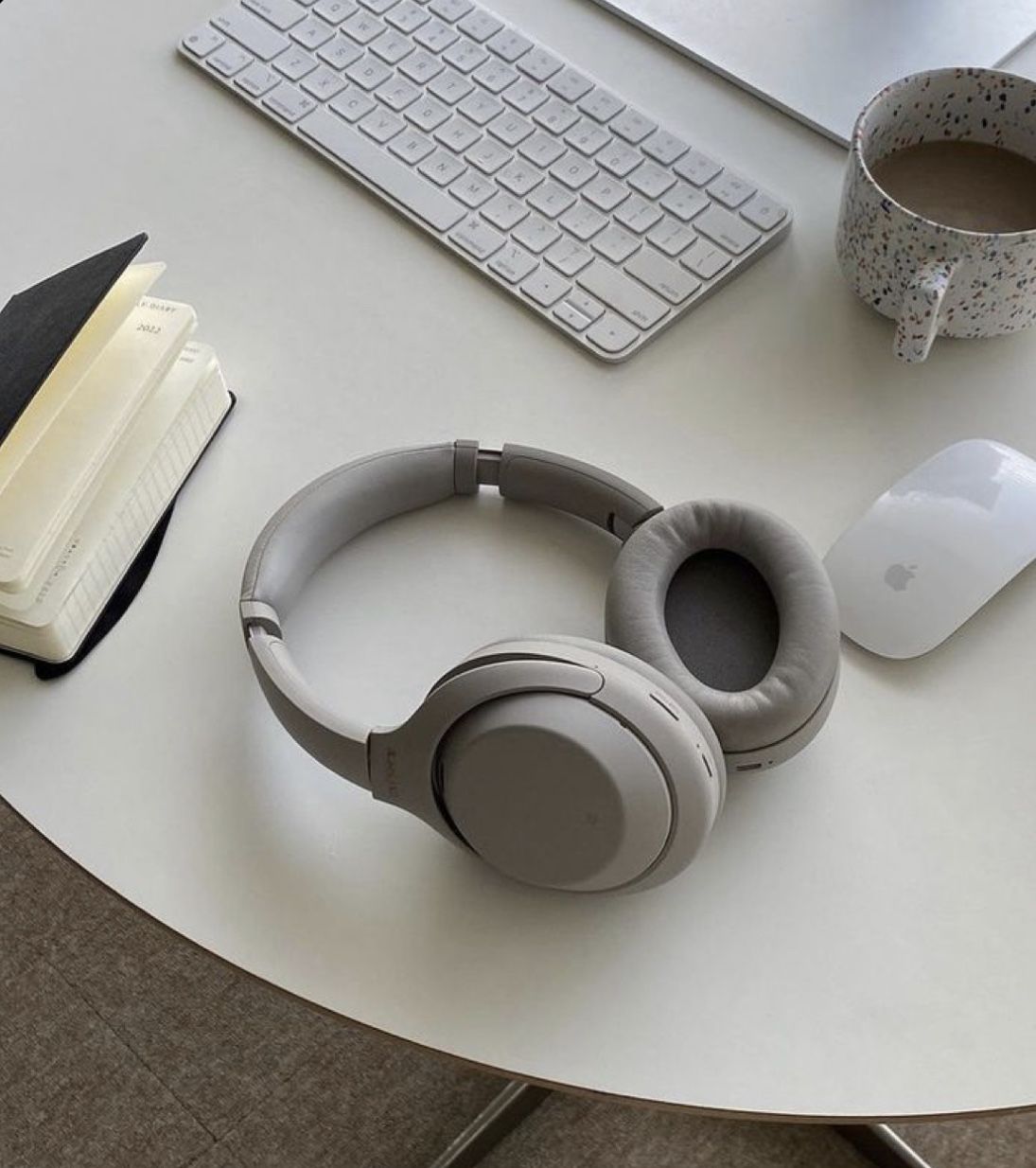 Sony Xm4 In Grey ☕️