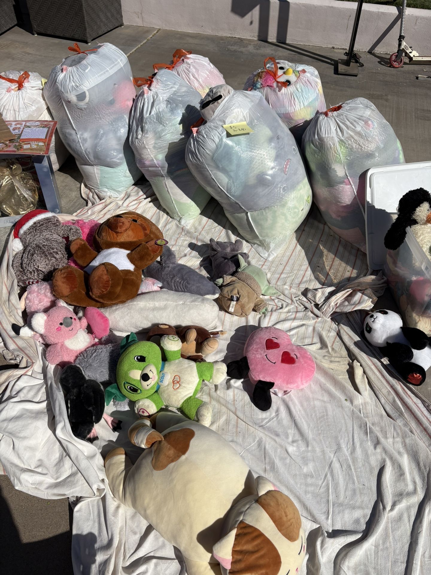 Plushies/Squishmallows 