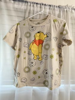 Cream winnie the pooh graphic tee