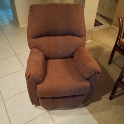 2 Recliners