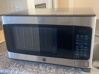 Good condition GE microwave oven