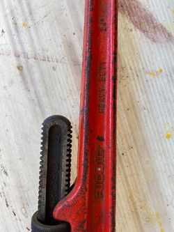 Adjustable wrench