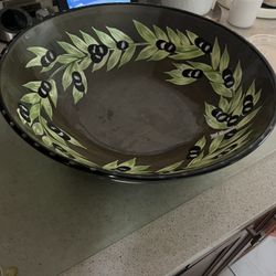 Beautiful Leaf  Dish Bowl  Like New 