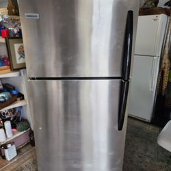 Frigidaire Refrigerator 65x28x30 