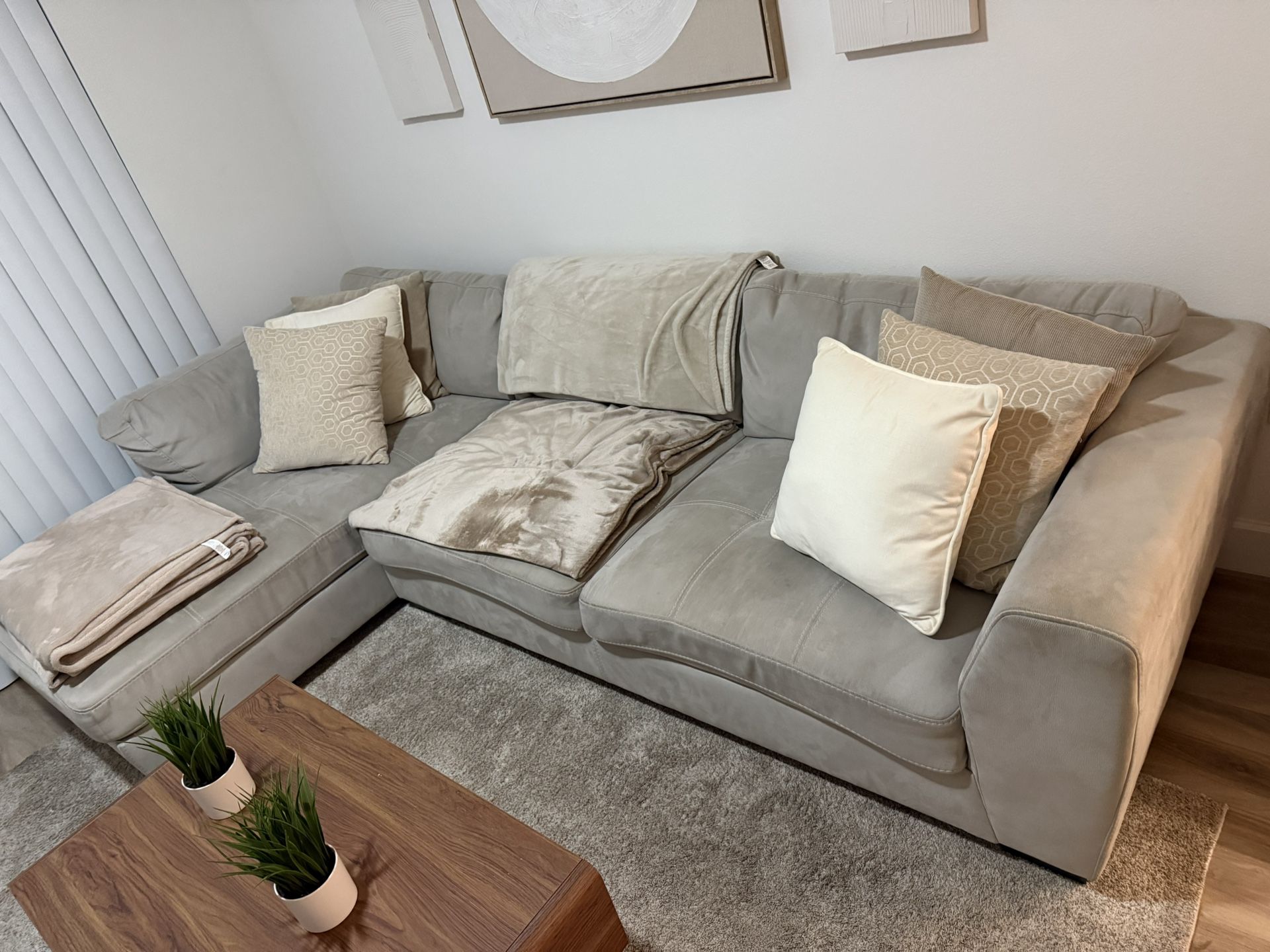 COMFORTABLE COUCH