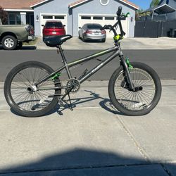 Black Razor FS20 BMX Bike