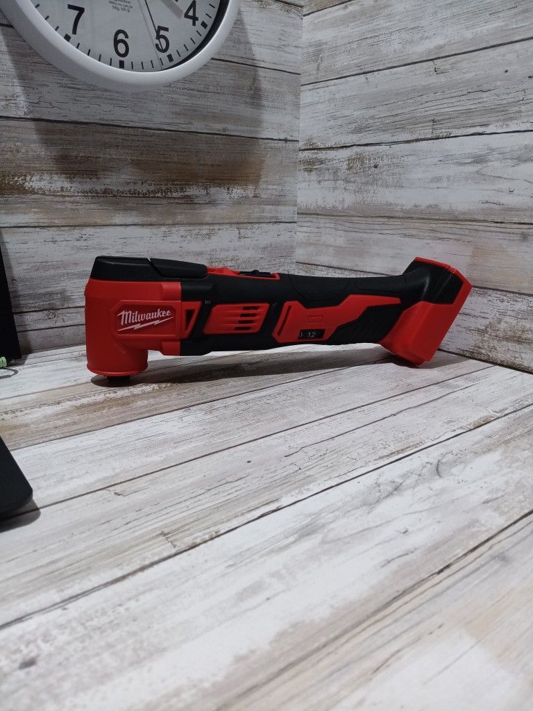 M18 18V Lithium-Ion Cordless Oscillating Multi-Tool (Tool-Only)